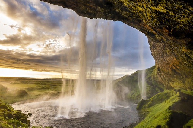 アイスランドのセリャラントスフォスの滝