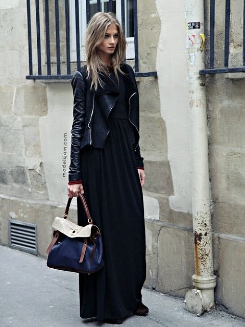 モノトーンなのに女っぽい黒レザージャケット×スカートスタイル