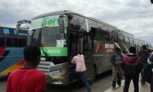タンザニア(2)ムベヤからアルーシャ。いたって順調な24時間バス移動