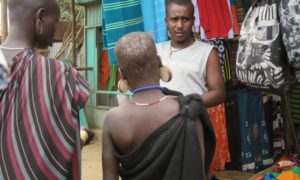 エチオピア(21)大晦日のジンカの土曜マーケットにてムルシ族と遭遇