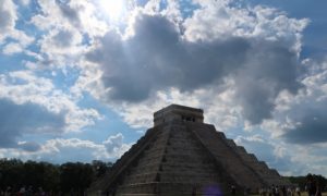 メキシコ(22)チチェンイツァ観光!! 巨大ピラミッドと魅惑の? セノーテ