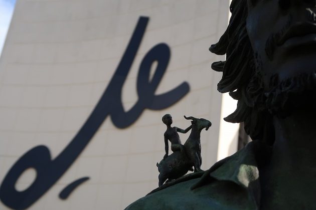 子供を抱くゲバラ像(Statue of Che Guevara Holding a Child)