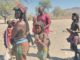 ナミビア(8) はしゃぎすぎたヒンバ族・ヘレロ族・デンバ族の村訪問